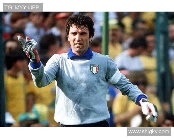 传奇后卫球星风采尽显 足球历史上的铁血防线与伟大时刻