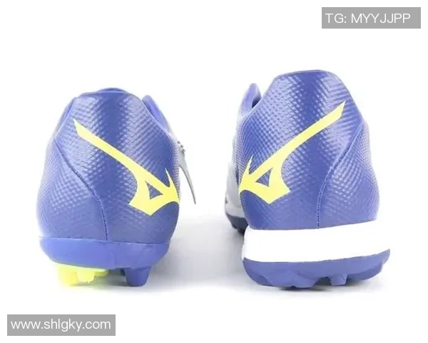 全黑足球鞋推荐：为球星加持的低调奢华与卓越性能选择