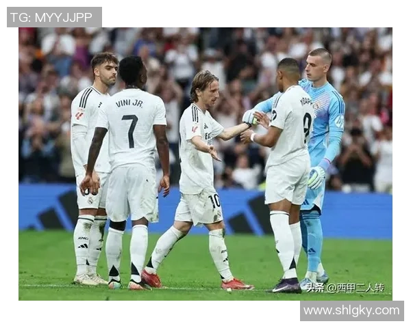 世界足球十大传奇球星退役：见证足坛辉煌的伟大时刻与告别瞬间