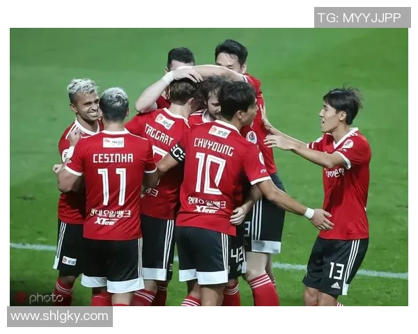 球星是否会赠送足球鞋给粉丝或青少年球员的幕后故事与现实解析 球星是否会赠送足球鞋给粉丝或青少年球员的幕后故事与现实解析