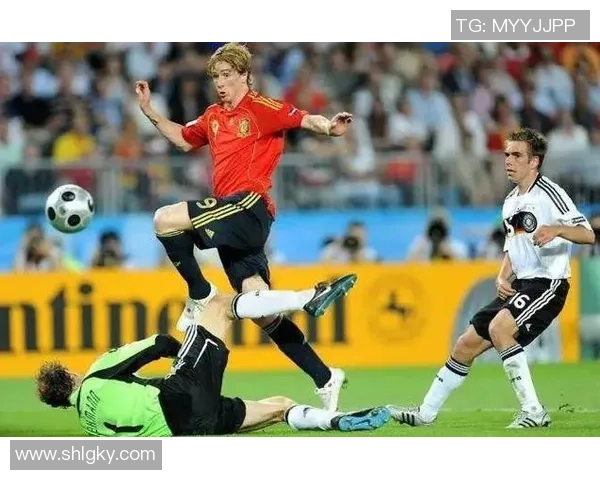 足球信仰与传奇球星的共鸣探索探讨世界足坛偶像的精神力量与影响力